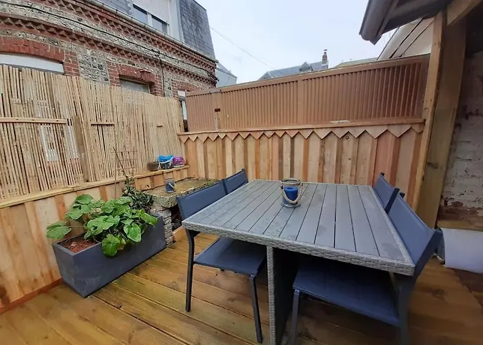 Yport, Maison De Pecheur Avec Jolie Terrasse.